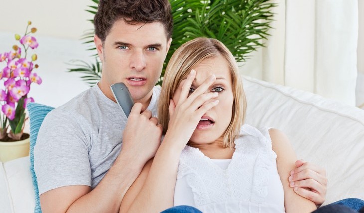 Cupid's Pulse Article: Date Idea: Embrace Each Other with a Scary Movie Marathon