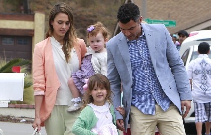 Jessica Alba and Cash Warren with daughters Haven and Honor. Photo: FAMEFLYNET PICTURES