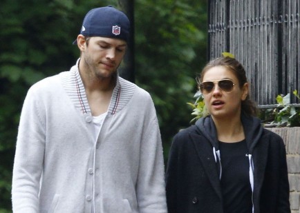 Ashton Kutcher and Mila Kunis. Photo: FameFlynetUK/FAMEFLYNET PICTURES