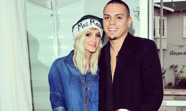 Cupid's Pulse Article: Ashlee Simpson Enjoys Celebrity Pregnancy Via Beach Massage from Husband Evan Ross