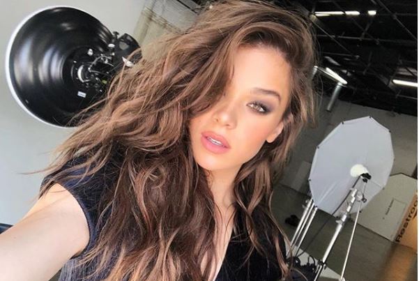 Cupid's Pulse Article: Celebrity Couple News: Niall Horan & Hailee Steinfeld Confirm Relationship with PDA