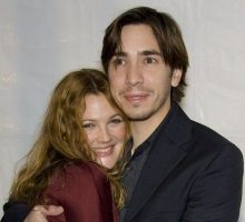 Drew Barrymore Says Justin Long Makes Her “Giggly”