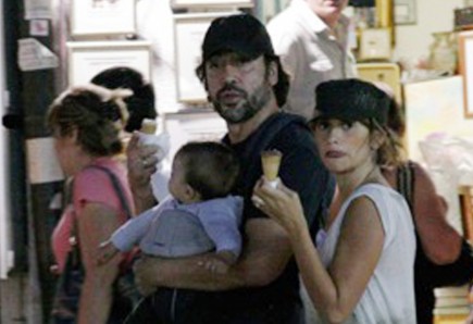 Cupid's Pulse Article: Penelope Cruz and Javier Bardem Bring Son on Lunch Date