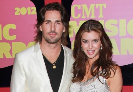 Cupid's Pulse Article: Country Crooner Jake Owen Prepares to Tie the Knot