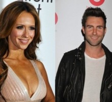 Is Jennifer Love Hewitt Going After Newly Single Adam Levine?