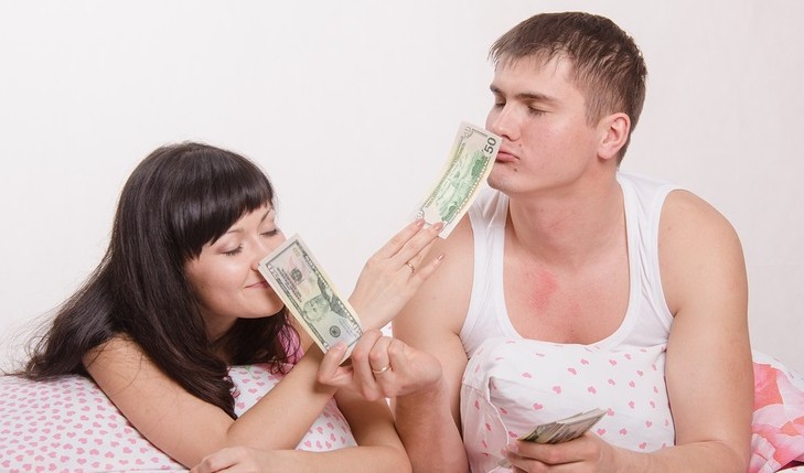 Cupid's Pulse Article: Top 7 Tips to Win the Love of Someone Rich or Famous – When You Are Not!