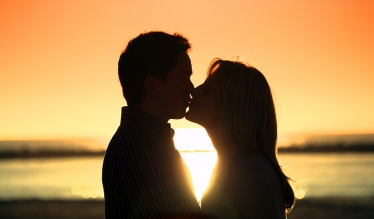 Cupid's Pulse Article: Date Idea: Winter Beaching