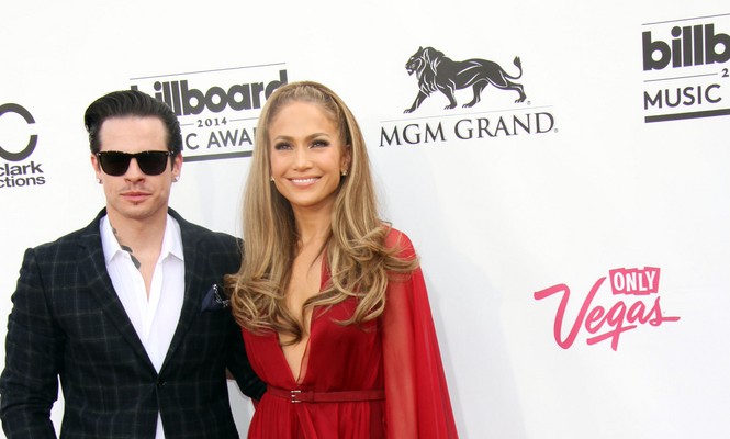 Cupid's Pulse Article: Celebrity Exes Jennifer Lopez and Casper Smart Caught Kissing